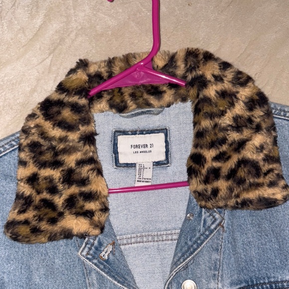 Denim Jacket with Leopard Print Collar - Picture 6 of 7